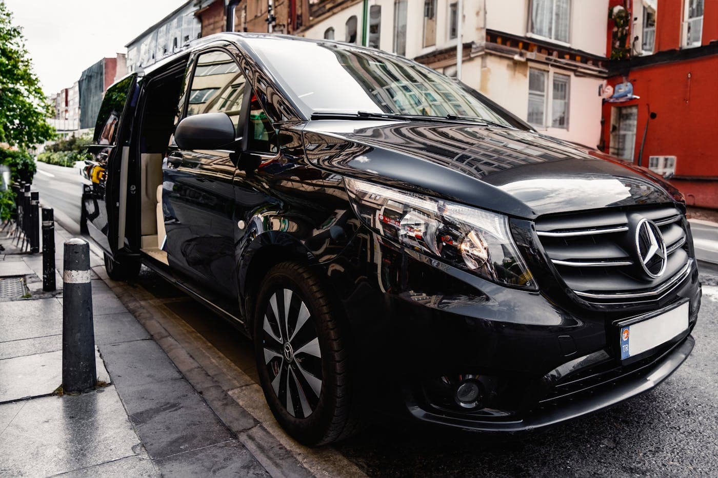 Chauffeur privé avec vue sur Colline du Château à Nice